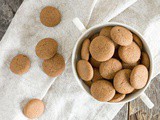 Kruidnoten – Dutch tiny cookies
