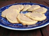 Ginger cookies with white chocolate-cassis glaze