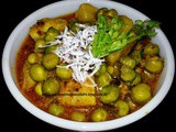 Matar batata rassa / green peas and potato curry / मटार बटाटा रस्सा