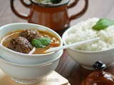 Pakoda Kuzhambu / Pakoda Pulusu / Fried Lentil balls Gravy