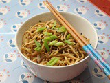 Noodles con salsa di soia e cipollotto