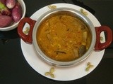 Mochai Kulambu / Mochai Kathrikai Kara Kuzhambu (Field beans and Brinjal in tangy gravy)