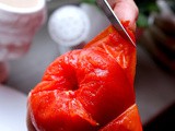 Jak obrać skutecznie pomidora ze skórki