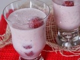 Koktajl bananowy z truskawkami