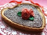Crostata al cioccolato fondente: un cuore nero e rosso per San Valentino