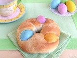 Corone di brioche con ovetti