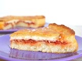 Focaccia ripiena con impasto di ricotta