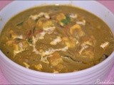 Cottage cheese in spinach gravy (Palak Paneer)