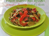 Foglie d'ulivo agli spinaci con pomodori Piccadilly, ortiche e luertis