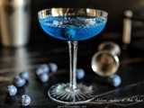 Cocktail blu con blue curacao e gin
