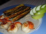 Saint-Jacques et bananes de courgettes flambées