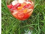 Soupe de fruits d'été au champagne