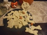 Ossa di Morto o.. Biscotti al Latte di Mandorle (senza uova) .. happy halloween