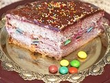 עוגת תותים עם גנאש שוקולד וסוכריות m&m