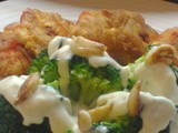 Broccoli with rustic banana chips