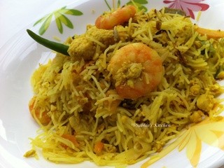 Bihun / Mee Hoon Goreng Kunyit- Rice Vermicelli Stir fry Flavored with Turmeric