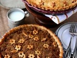 Apple Pie with Brown Sugar Cinnamon Crumb Topping a la mode