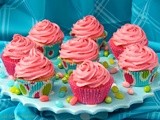 Vanilla Bean Cupcakes w/ Fresh Strawberry Icing