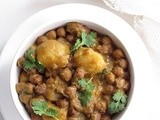 Chana Bateta (Bohra Cuisine Style Chickpeas and Potatoes)
