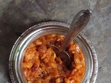 Mulaku Sammanthi (a Spicy Accompaniment with Shallots and Red Chilli Powder)