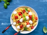 Italian Caprese Pasta (Only 5 Ingredients!)