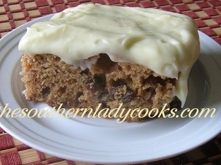 Applesauce, banana and raisin cake