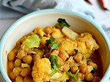 30 min Chickpeas cauliflower vegan curry | Gobhi chhole masala
