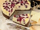 Cheesecake with white chocolate and cranberries