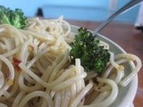 Garlic Chili Spaghetti with Broccoli (Aglio e Olio)