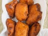 Vazhaikkai bajji i mini plantain fritters i raw banana bajji