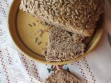 Hleb koji se ne mesi od raženog brašna i semenki suncokreta