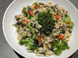Orzo with mushrooms and broccoli