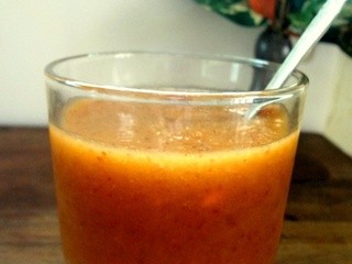 Apple carrot ginger smoothie