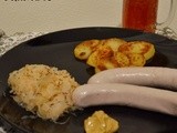 Weißwurst mit Sauerkraut, kartoffeln und senf - Wurstel con vitello, accompagnati da crauti, patate e senape
