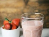 Raw ginger strawberry smoothie