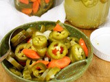 Pickled Jalapeños en Escabèche