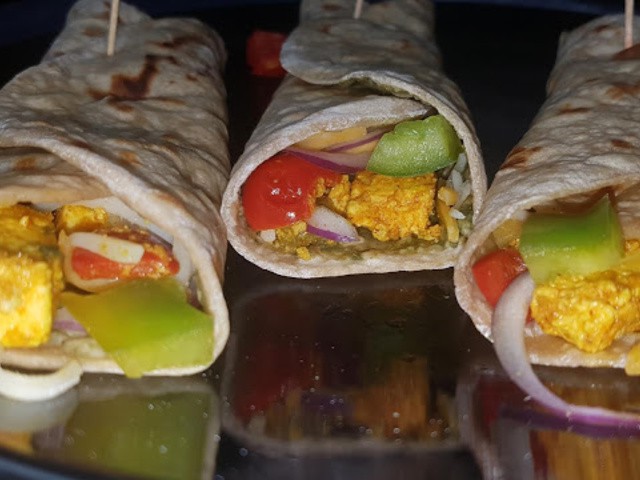 https://verygoodrecipes.com/images/blogs/aaichi-savali/how-to-make-street-style-paneer-tikka-kathi-rolls-indian-strret-food-kathi-rolls.640x480.jpg