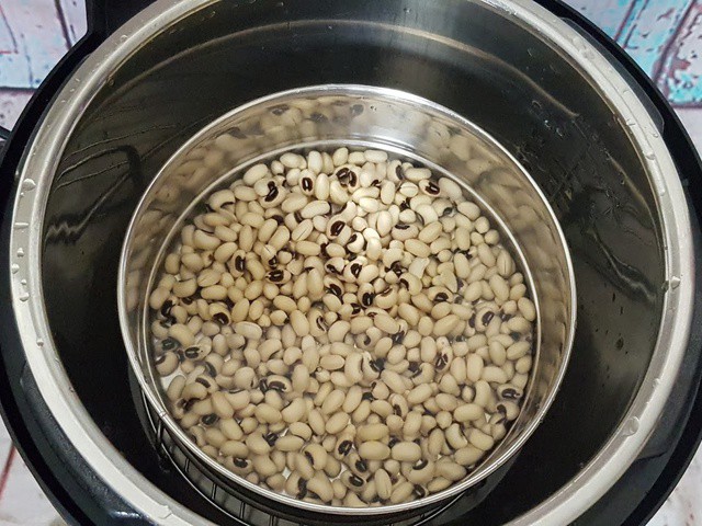 https://verygoodrecipes.com/images/blogs/aaichi-savali/instant-pot-black-eyed-peas-how-to-cook-black-eyed-peas-in-the-instant-pot-lobia-chavali.640x480.jpg