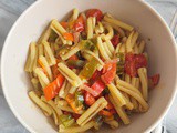 Casarecce con peperoni friggitelli e pomodori ciliegino