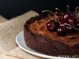 Torta di cioccolato e ciliegie