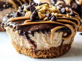 Dessert Lovers Are Crazy For These Chocolate Peanut Butter Mini Pies