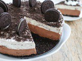 Irresistible Mix Of Oreo Cookies And Nutella On Which No One Could Resist. Are You Asking What Is It? What Else Could Be Then a Cheesecake Whit Oreo And Nutella