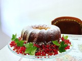 Ricotta cake with fresh redcurrants - Ciambella alla ricotta con ribes rosso