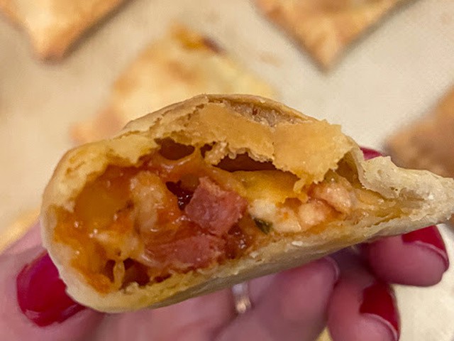 https://verygoodrecipes.com/images/blogs/amy-s-cooking-adventures/baked-homemade-pizza-rolls.640x480.jpg