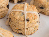 Easy Homemade Hot Cross Scones