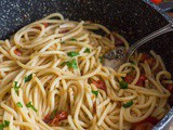 Fresh Tomato Anchovy Pasta (Spaghetti e Alici)