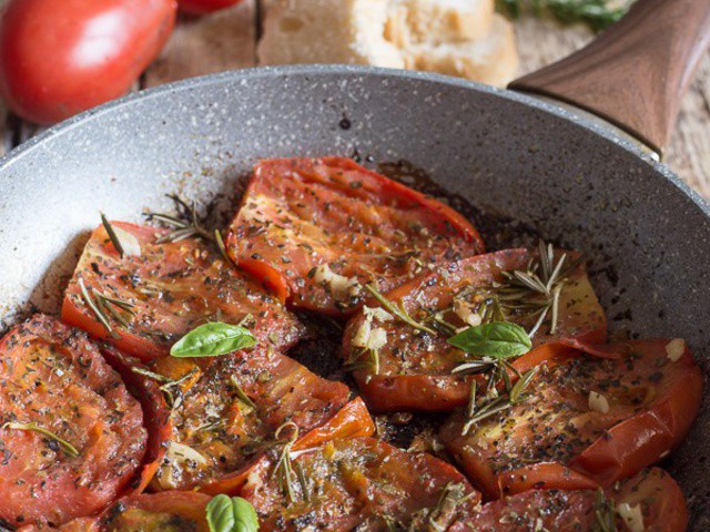 italian pan fried tomatoes