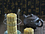 Taiwanese Style Lotus Mooncakes 台式莲蓉月饼 ~ 2015