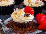 Strawberry s’mores Cupcakes with Marshmallow Frosting