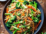 What’s in Vegetable Lo Mein? Tasty Noodle Dish Explained